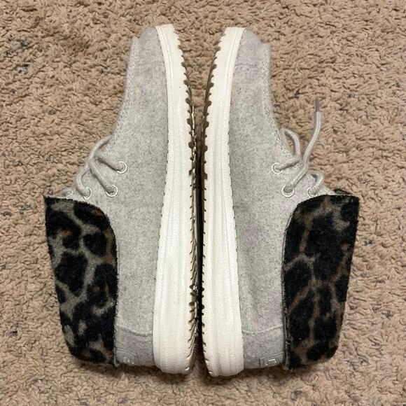 Hey Dude Brit Gray Cheetah Lightweight Casual Slip On Shoe Sz 6 Sneaker Comfort - Picture 7 of 8